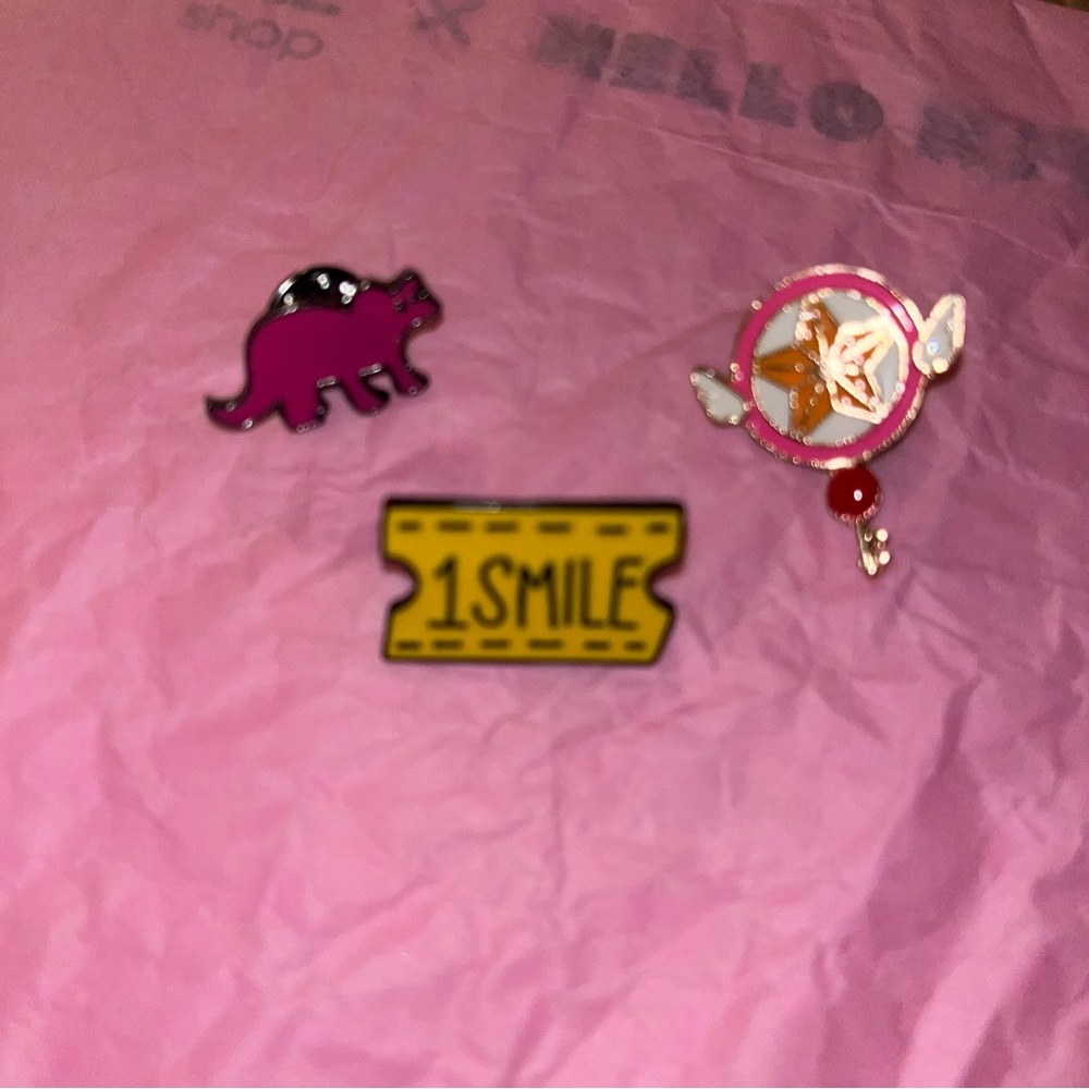 Cute cartoon enamel pins ⭐️